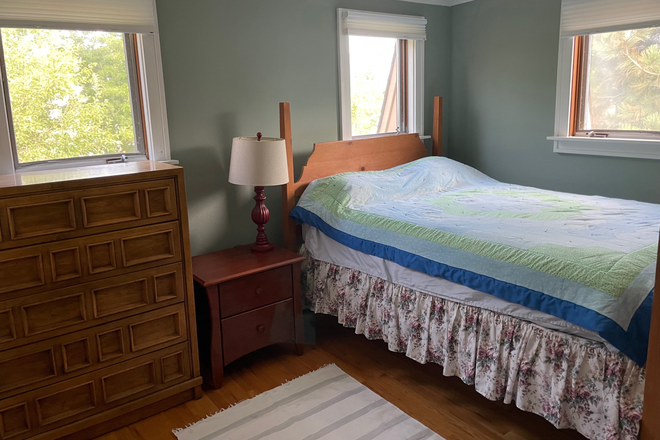 Your bedroom - Sunny bedroom, private bathroom in beautiful house 5 minute walk to DU.