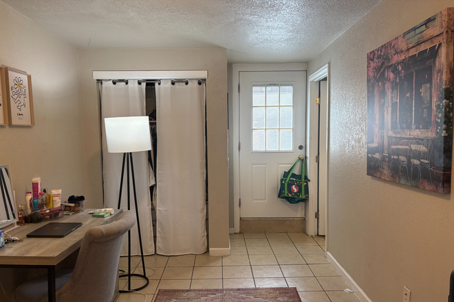 Bedroom - Spring Sublet close to campus Apartments