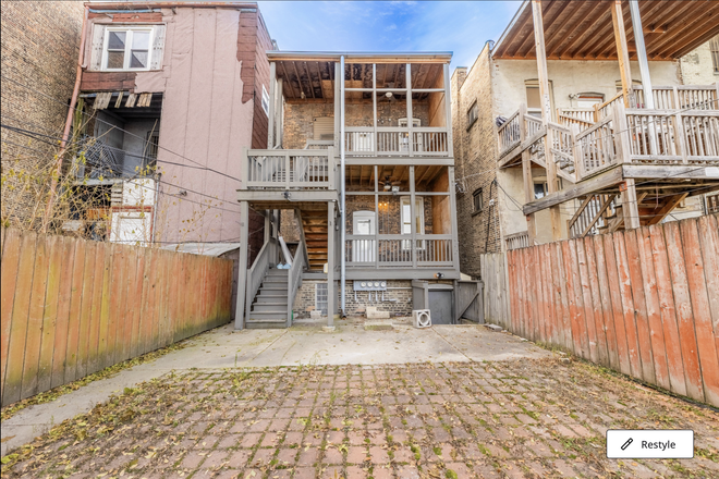 Backyard/Back Porch - 3Bed 1 Bath - Looking for 2 Female roommates Apartments