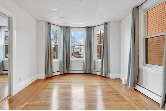 Living - 2 Bed 1Bath Updated Kitchen Apartments