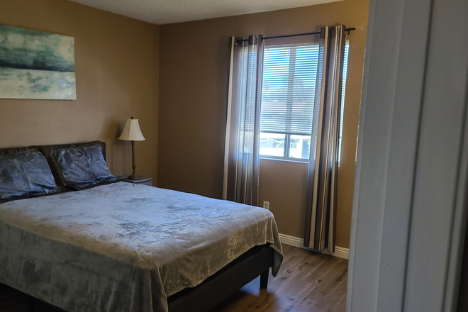 BEDROOM - 2 BEDROOM/1 BATH - FULLY - ONE BLOCK TO UCSD BUSLINE