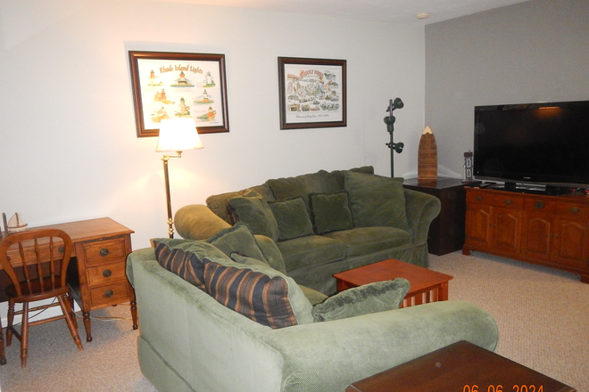living area - 5 minutes to Bay Campus, 15 Minutes to Main Campus, North End Near Bonnet Shores Condo