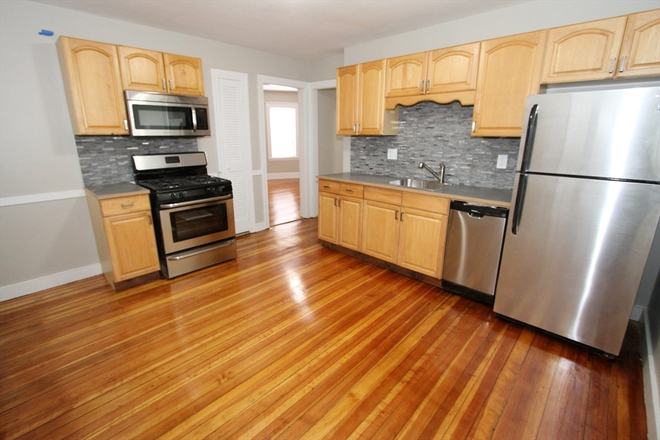 living - SPACIOUS 3 BED IN UPHAM'S CORNER WITH IN-UNIT LAUNDRY, AVAIL 9/1/26! Apartments