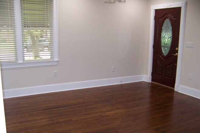 Living room - 3 bedroom, 2 bath renovated single family home close to downtown