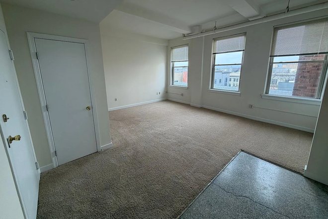 LIVING ROOM - NICE 2 BED 1 BATH APARTMENT FOR IMMEDIATE MOVE-IN!