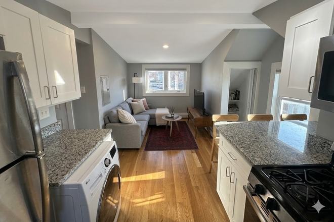 . - 2 BEDROOM/1 BATHROOM CAMBRIDGE APT | NO BROKER FEE | LAUNDRY IN BUILDING | AVAILABLE 09/01