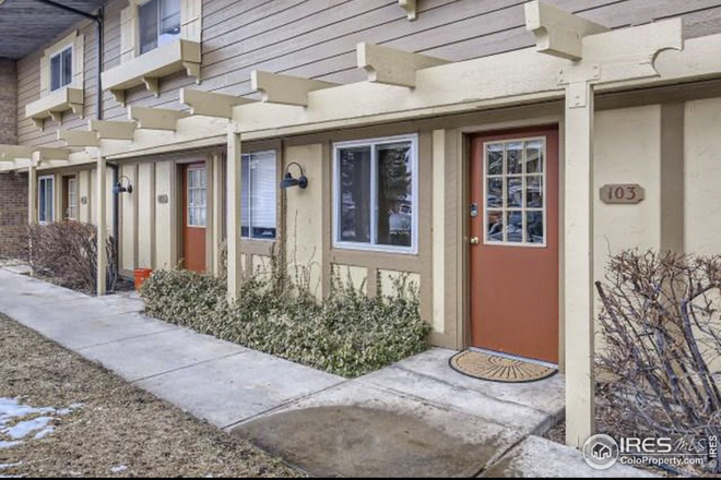 Entrance - Wimbledon Condominiums