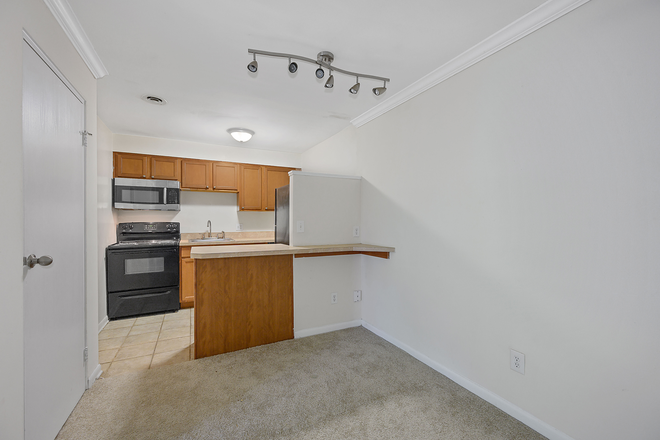 dining room - 3336 Jefferson Avenue Apartments