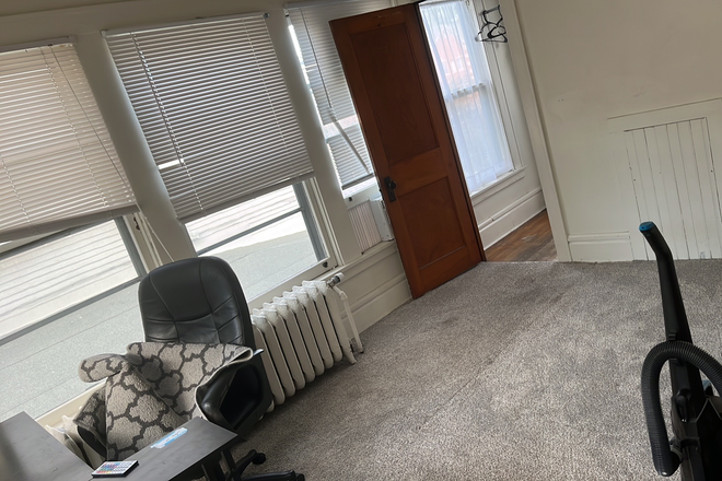 The room - Sublease available! Near east side dorms!!