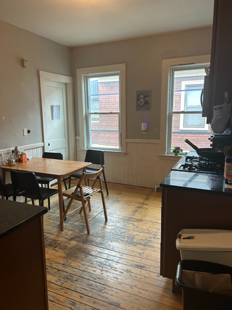 Call NOW for showings! 617-236-8600 - FREDERICK AVE - TOP FLR 4BR/1BA NEAR TUFTS FOR *6/1/2025* W/ PRVT DECK, LNDRY IN BLDNG, EIK, DW!