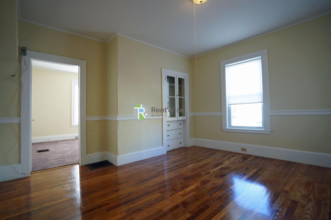 1 - SEPT 2026-Massive Allston 4 bed on 3 levels! NO FEE Apartments