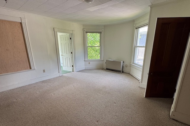living room - 305 South union St. Burlington Apartments
