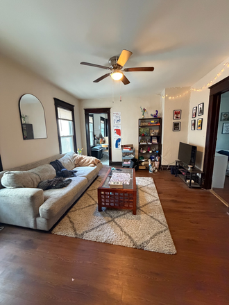 Living room layout (same floorplan in upstairs living room as downstairs) - Fall Quarter 2026 Sublet (House)!