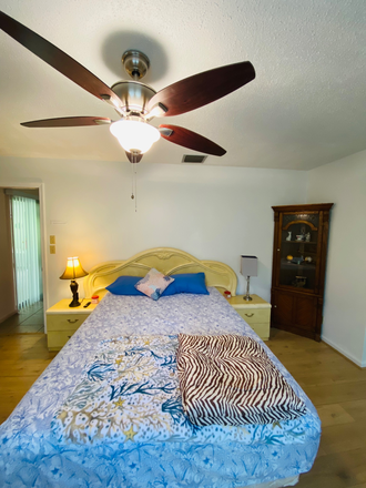 Master Bedroom Furnished - Master Bedroom in Home! Near FAU & Beach! Near Grocery & Restaurants!