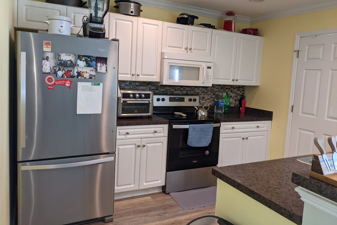 Kitchen - 2ND FLOOR BED/BATHROOM & LIVING AREA AVAILABLE IN QUIET WESCOTT PLANTATION TOWNHOME C