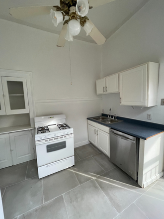 Kitchen - RENOVATED ONE BEDROOM WITH PATIO IN THE HEART OF UPTOWN! Apartments