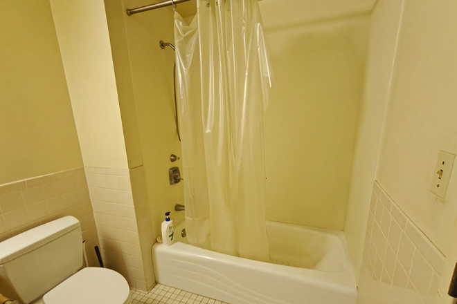 Bathroom - Courtyard view apartment in Sid-Pac Grad dorm with 10 mins walk to MIT main building