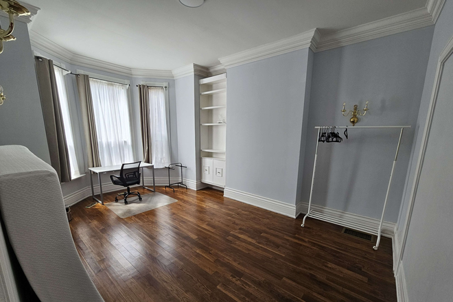 Bedroom 1 - 2 Spacious Bedrooms in Newly Renovated, 3 Bed 2 Bath Harbord Village Apartment with Dishwasher