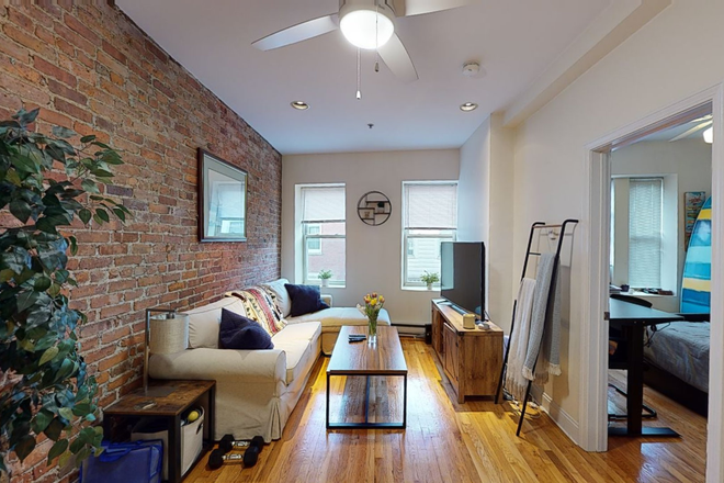 . - **NO BROKERS FEE!** Sun-Drenched 2 Bed / 1 Bath in the North End avail. 9/1/25!! Apartments