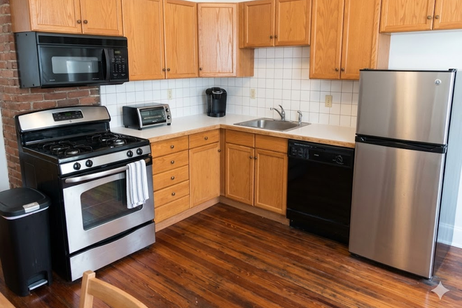 1 - SEPT 2026 – East Cambridge 2 Bed with Outdoor Parking, Pet Negotiable! No Broker Fees!