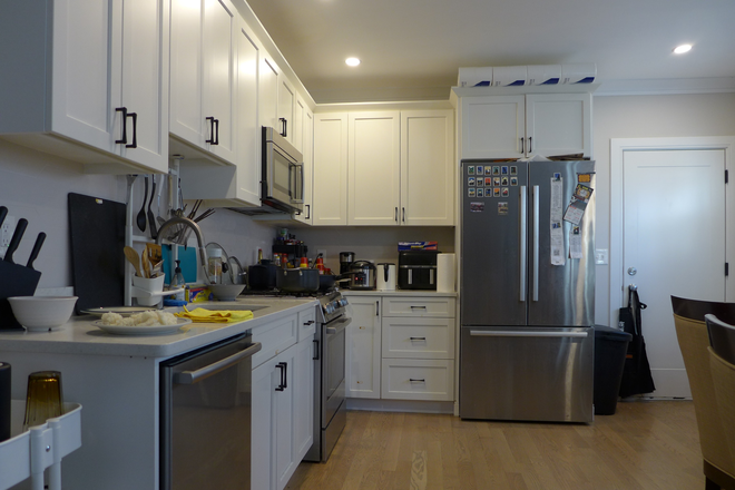 bostonrealtyonline.com - Massive Newly Renovated Four Bed Two Bath on B Line Apartments