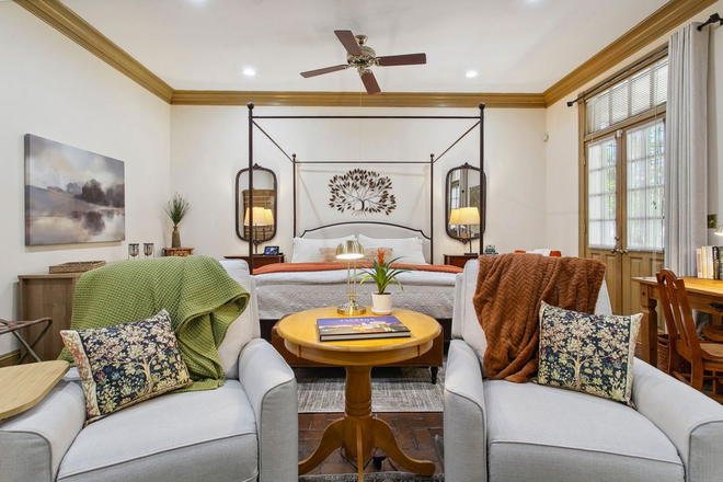 High Ceilings - Fully Furnished Guest House Less than a Mile from UM Medical Center