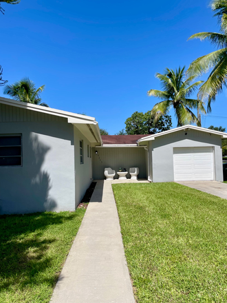 Front - NEW 4 BEDROOM / 2 BATH PRIME SOMI HOME, FURNISHED HOUSE! WALK TO CAMPUS