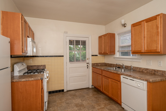 Kitchen - 120 Detzel House