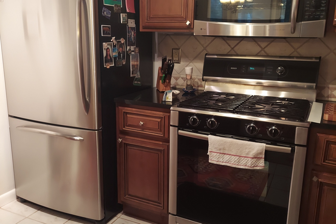 Shared kitchen - Short term:Furnished room in shared condo for PU affiliate-Claridge Court-Princeton