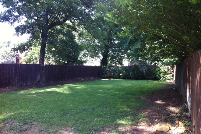 backyard - 5 BEDROOMS, 3 FULL BATHS House