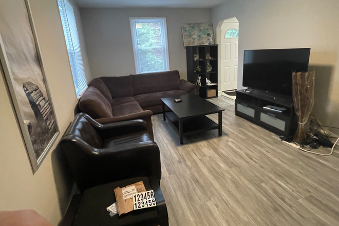 Living Room - Gorgeous bedrooms on 49th Pl near UMD campus! Cleaning service provided!