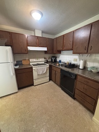 kitchen - Spring 2026 Sublease Amherst Townhouses 3 bd 1.5 b (Jan 1st) w/ lease takeover option