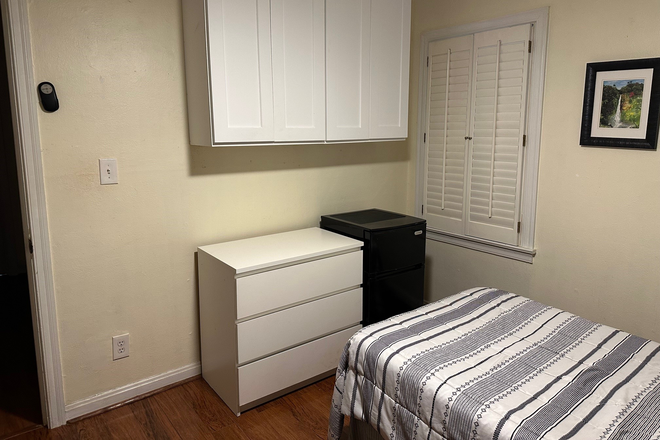 Bedroom - Medlock Park- Furnished Room-All Utilities Inc. $825 Close to Shuttle Great for student without car! House
