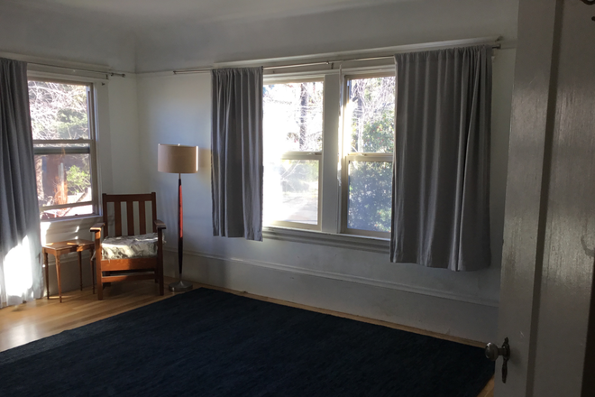 Small bedroom - Large Elmwood Home Share.  7 roommates total.