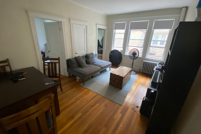 ! - Renovated Comm Ave 2 bed with living room, balcony, dishwasher! HT/HW incl, Ref# 150035236 Apartments