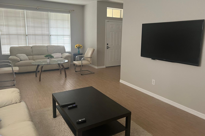 Living room - UCF off-campus girl's only Rooms