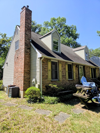 Front facing Baltimore Ave - 5 minute Walk to UMD/Trader Joe's/Whole Foods 3 BR $750/850/950/month House