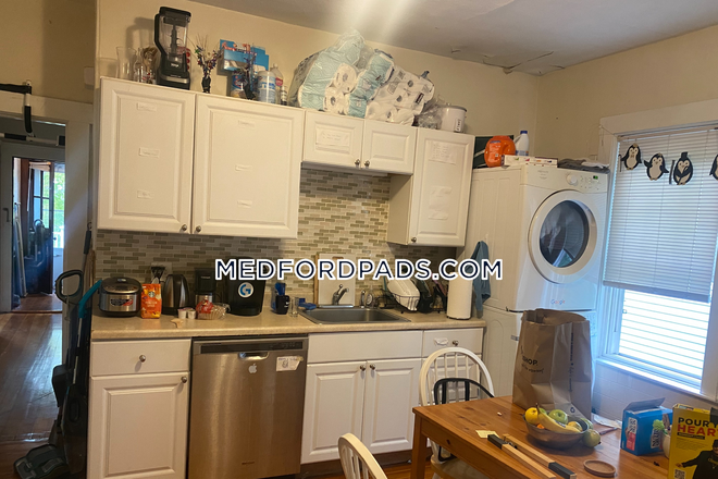 Kitchen - 4bed/1bath -9/1/24- GREAT PRICE- Adams st Apartments