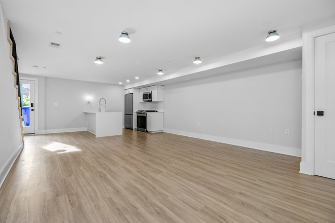 Call NOW for showings! 617-236-8550 - HOOTEN CT - LUXE DUPLEX 4BR IN JEFFRIES POINT FOR *9/1/2026* W/ IN UNIT W/D, EQUAL BDRMS, 3 BATHS! Apartments