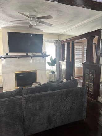 Living Room - Private Room close to campus House