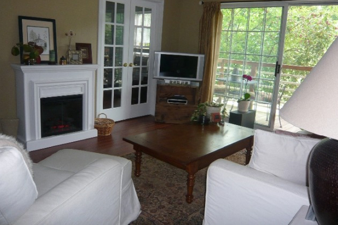 Living room - 3 Bdrm at Riverwatch! Heat Included! Washer/Dryer/DW. > Available 6.1.25 Condo