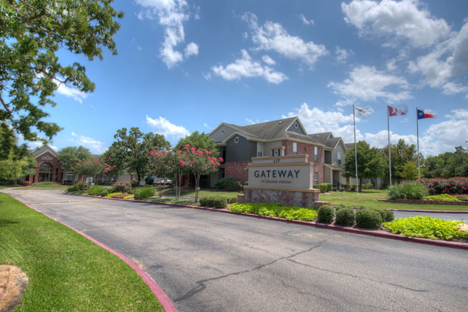 entrance to the apt complex - Gateway At College Station Apartments