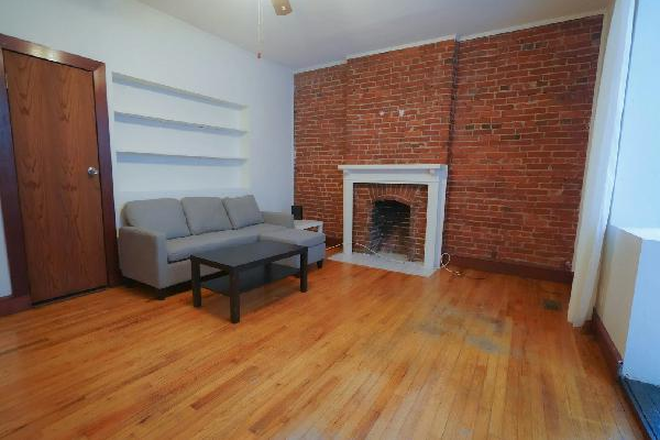 Living Area - 5943 Kingsbury #2E