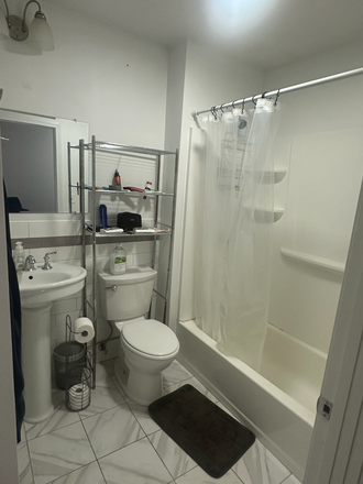 Your Own Bathroom - Off-campus house, 5 minute walk from campus!