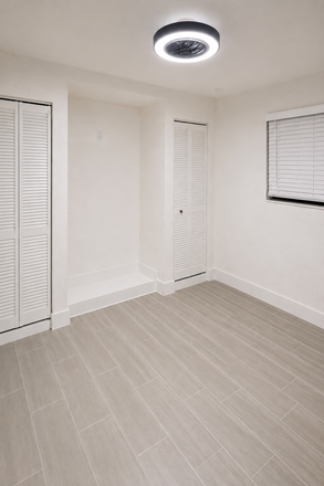 Room is 13 x12 has 3 closets - Westchester  87 ave sw 20 st 3155 . 20 blocks from fiu Apartments