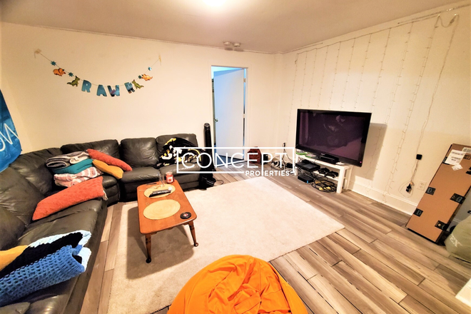 774 Columbus Ave., #1, - [No broker fee] Huge 2 beds /1 bath accros Northeastern [Fits 3 persons]
