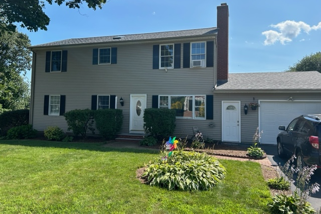 Front of House - Available for a group of 4! 4 Bedroom in South Kingstown!