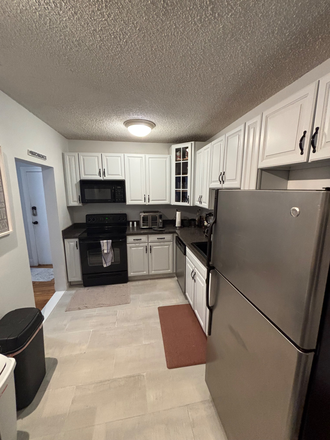 Kitchen - Cleveland Circle 2bd/1ba Apartment