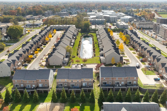 Community - Irish Crossings Town Home: SUMMER SUBLET