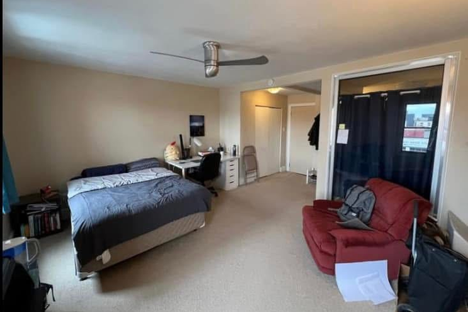 Master Bedroom - Master Bedroom and Private Bathroom 11 min. walk from TJU